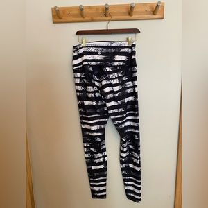 Lululemon Wunder Under High Rise legging, full length, very gently used